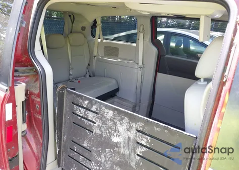 2010 Dodge Grand Caravan Sxt z USA, uszkodzony, nr VIN 2D4RN5DX5AR223609